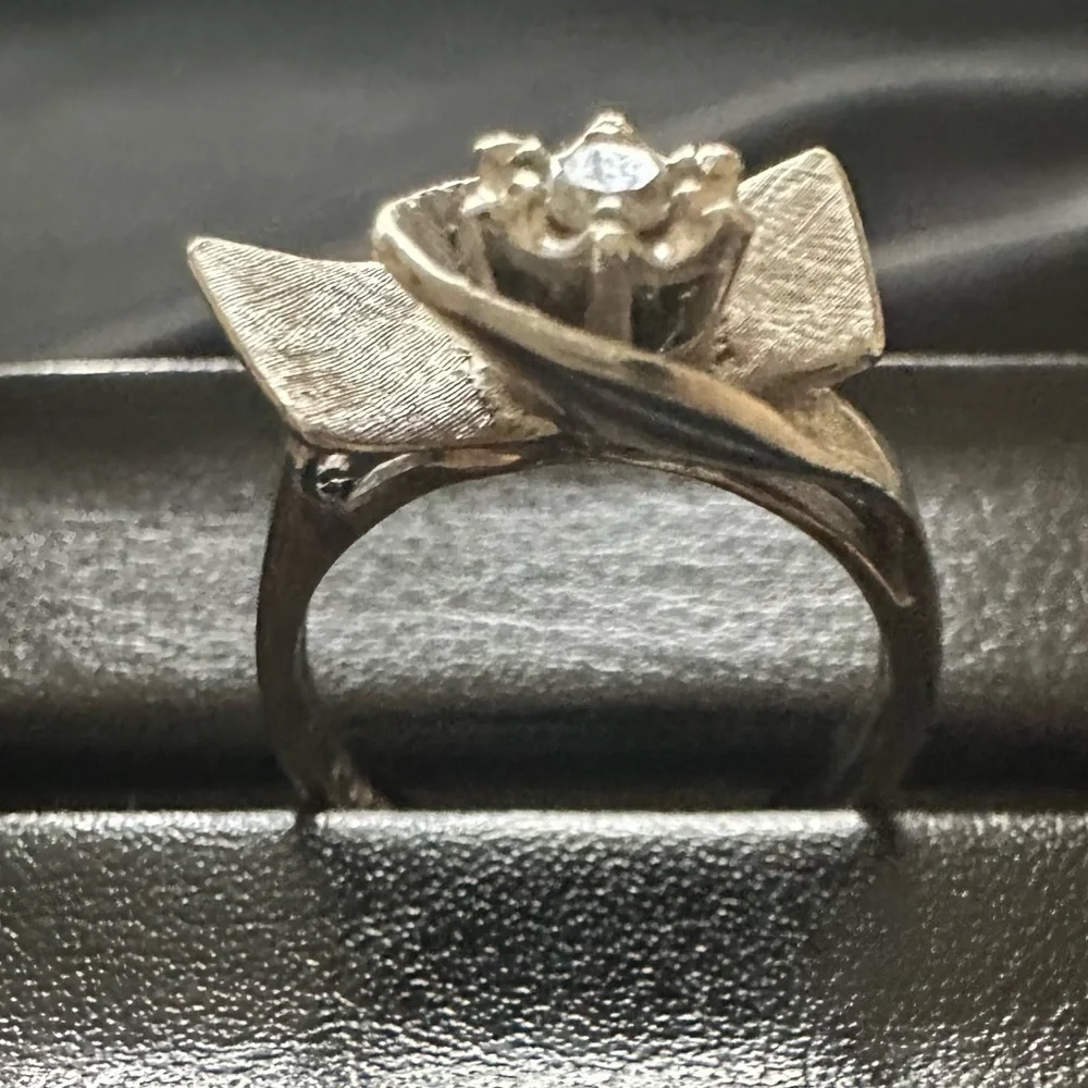 14k White Gold Diamond Ring Size 5 1/2 - Picture 6 of 13